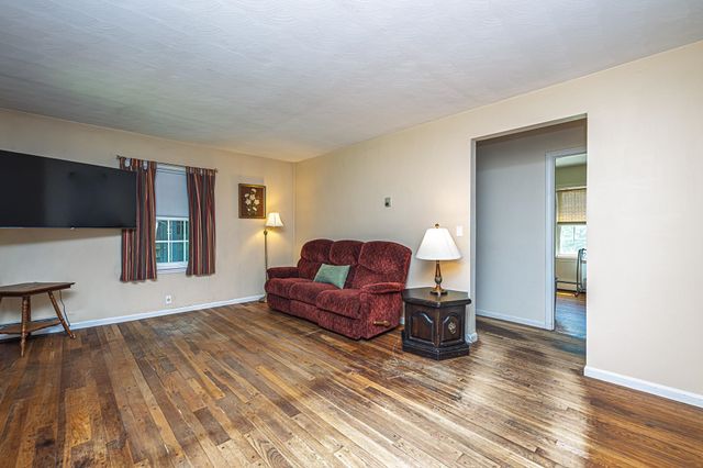 7 Squamscott Road, Stratham, NH 03885