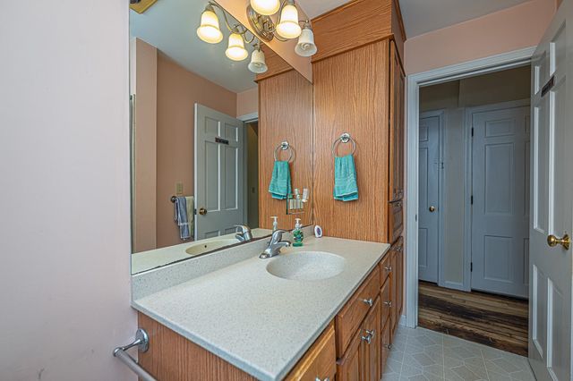 7 Squamscott Road, Stratham, NH 03885