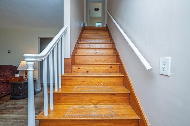 7 Squamscott Road, Stratham, NH 03885