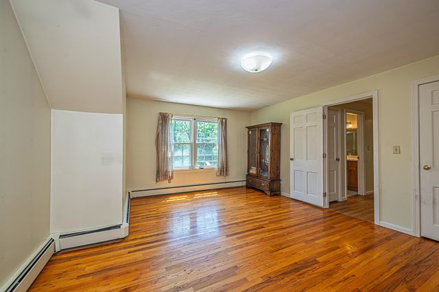 7 Squamscott Road, Stratham, NH 03885