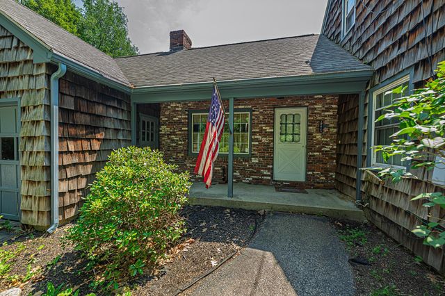 7 Squamscott Road, Stratham, NH 03885