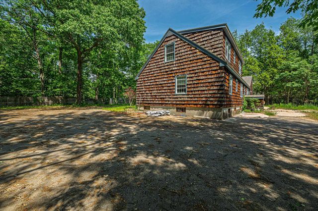 7 Squamscott Road, Stratham, NH 03885