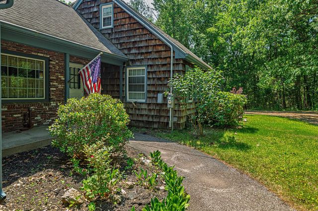 7 Squamscott Road, Stratham, NH 03885