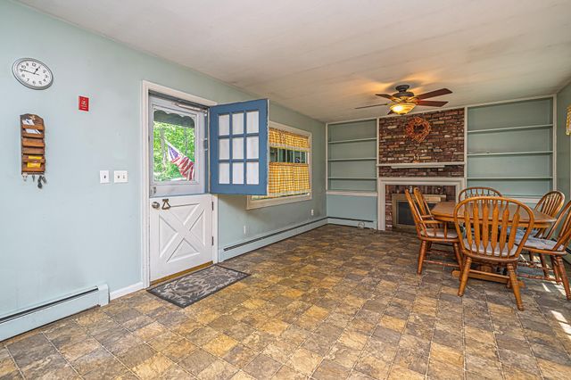 7 Squamscott Road, Stratham, NH 03885