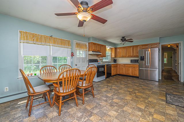 7 Squamscott Road, Stratham, NH 03885