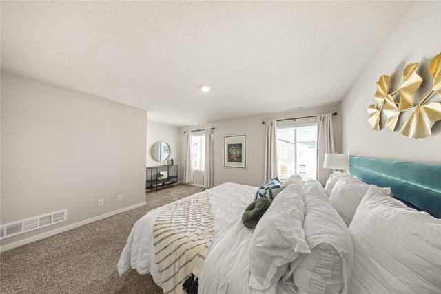 9556 Crestview Drive, West Des Moines, IA 50266