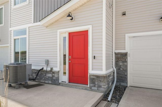 9556 Crestview Drive, West Des Moines, IA 50266