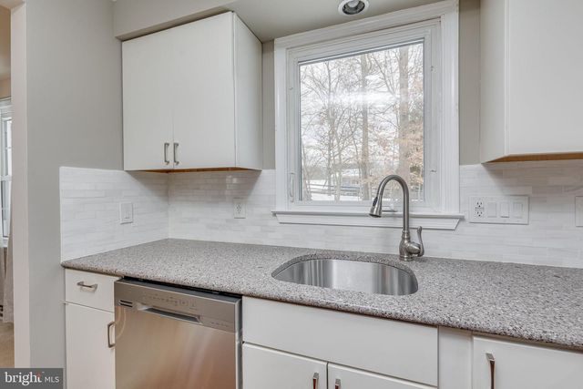 28 HARROWGATE DR, Cherry Hill, NJ 08003