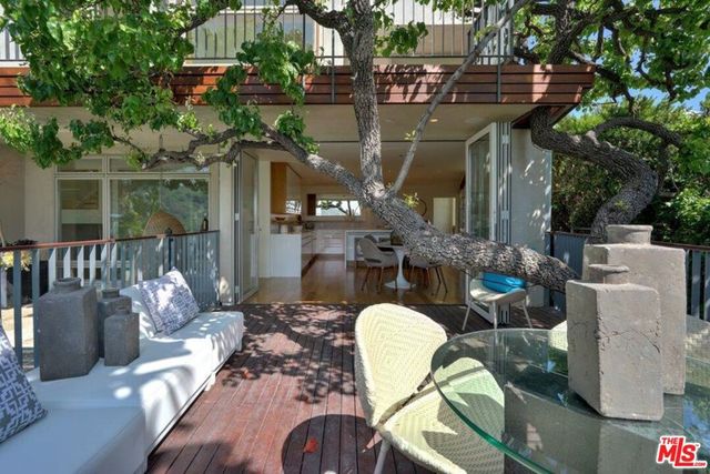 2439 Carman Crest Drive, Los Angeles, CA 90068