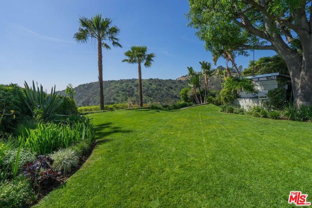 2439 Carman Crest Drive, Los Angeles, CA 90068