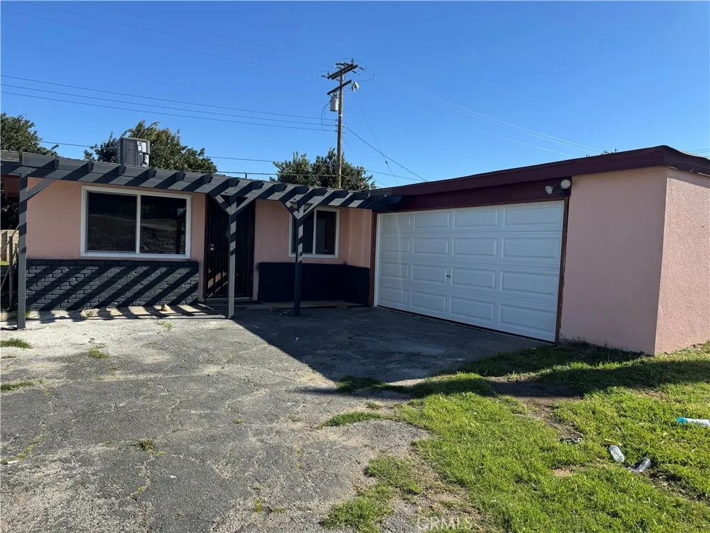 3250 Apple Avenue, Jurupa Valley, CA 92509