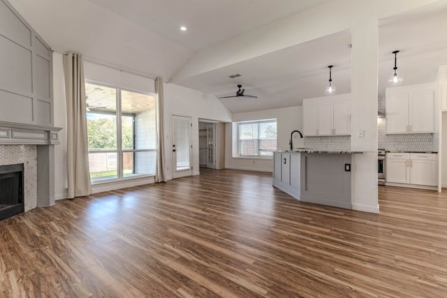 609 Bristlecone Drive, Arlington, TX 76018