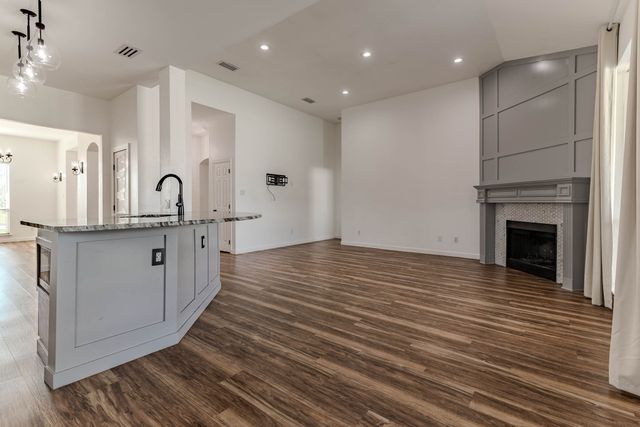 609 Bristlecone Drive, Arlington, TX 76018