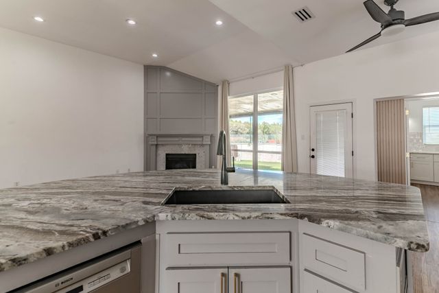 609 Bristlecone Drive, Arlington, TX 76018