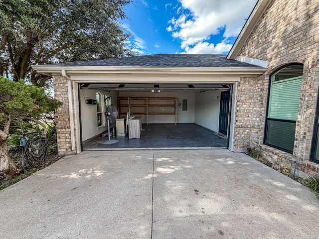 609 Bristlecone Drive, Arlington, TX 76018