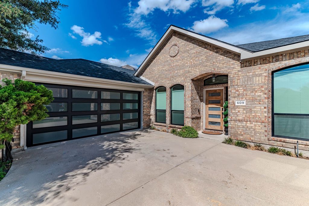 609 Bristlecone Drive, Arlington, TX 76018