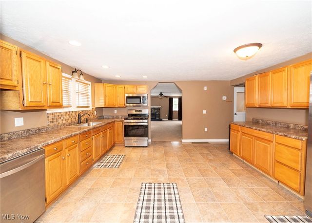 1549 Ridge Road NE, New Philadelphia, OH 44663