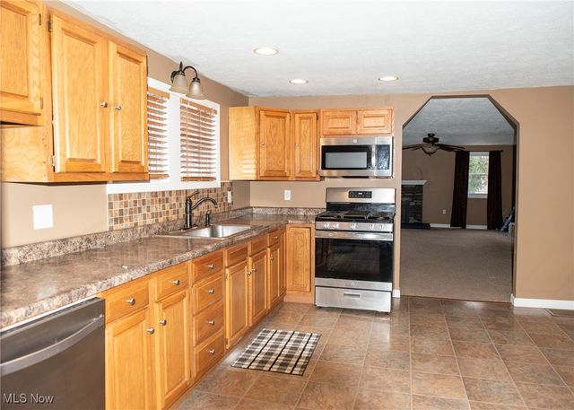 1549 Ridge Road NE, New Philadelphia, OH 44663