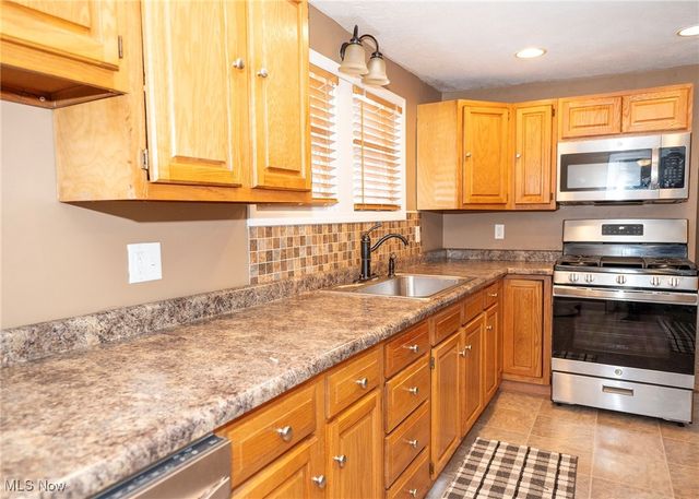 1549 Ridge Road NE, New Philadelphia, OH 44663