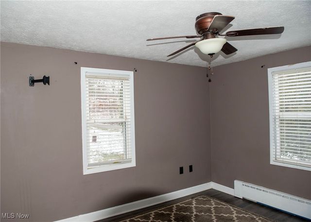 1549 Ridge Road NE, New Philadelphia, OH 44663