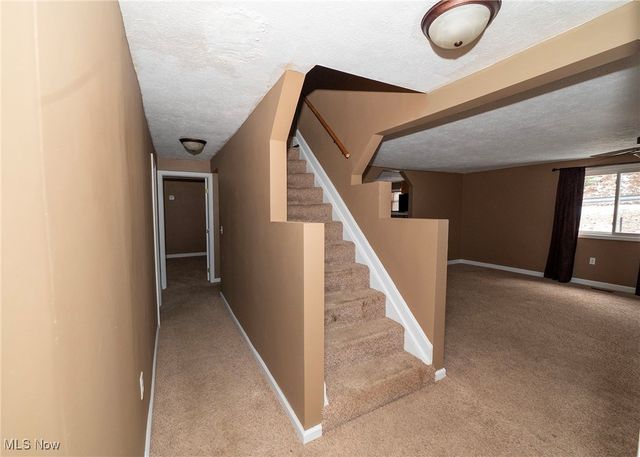 1549 Ridge Road NE, New Philadelphia, OH 44663