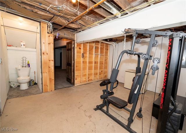 1549 Ridge Road NE, New Philadelphia, OH 44663