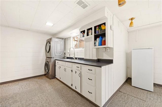 2442 Greenwich Road, Winston-salem, NC 27104