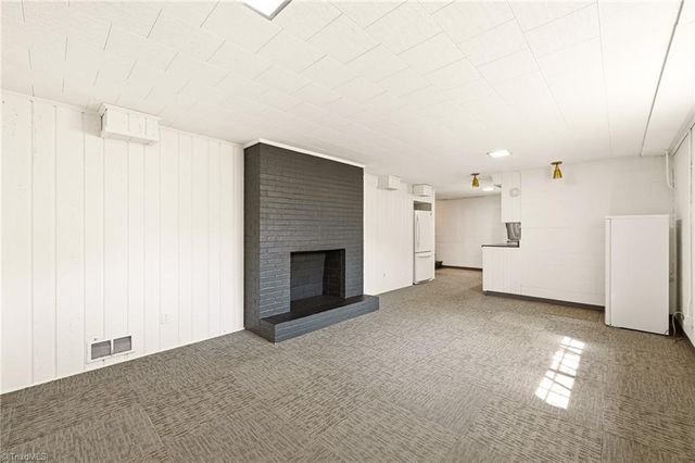 2442 Greenwich Road, Winston-salem, NC 27104