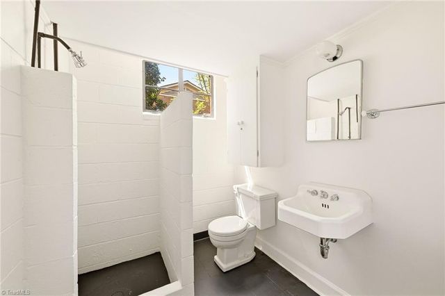 2442 Greenwich Road, Winston-salem, NC 27104