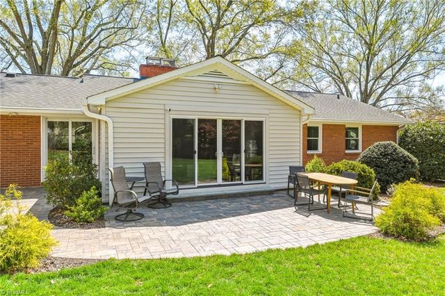 2442 Greenwich Road, Winston-salem, NC 27104