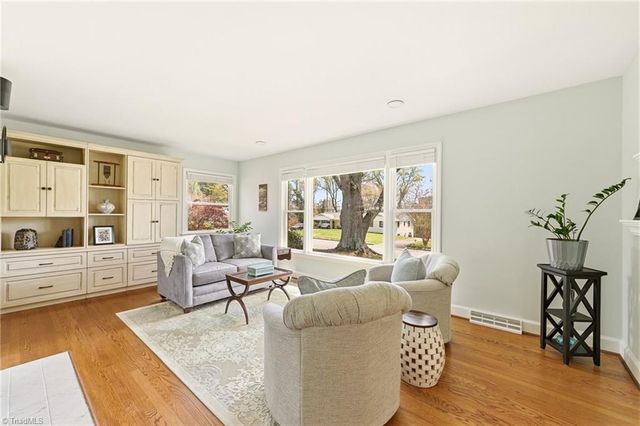 2442 Greenwich Road, Winston-salem, NC 27104