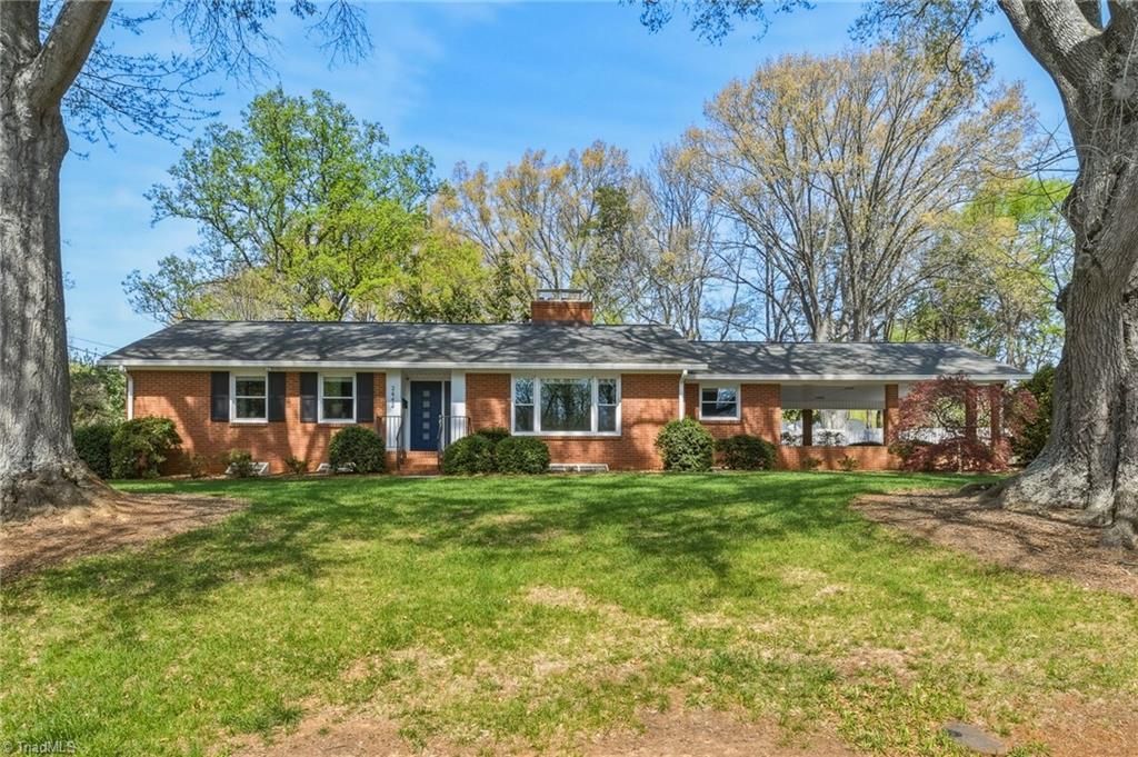 2442 Greenwich Road, Winston-salem, NC 27104