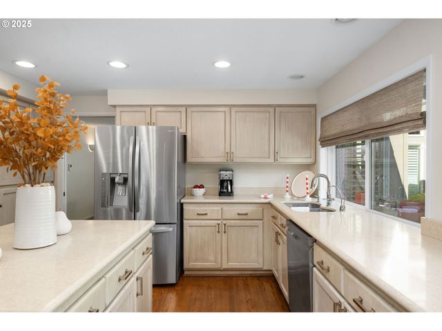 11330 Sw LYNNVALE Dr, Portland, OR 97225