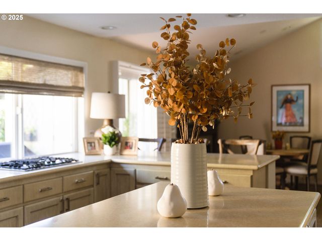 11330 Sw LYNNVALE Dr, Portland, OR 97225