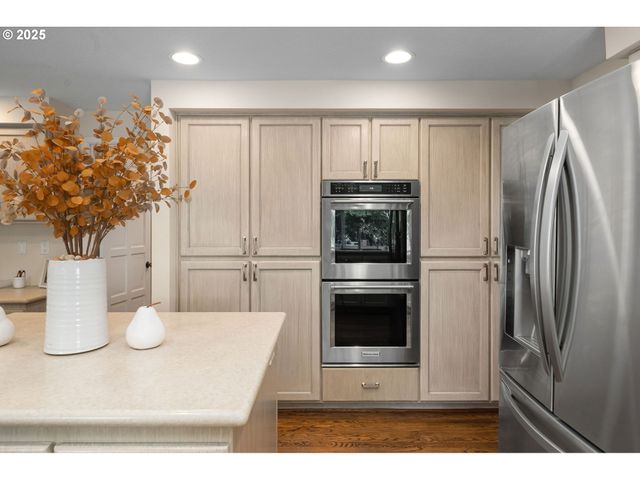 11330 Sw LYNNVALE Dr, Portland, OR 97225