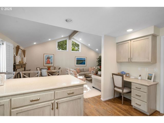 11330 Sw LYNNVALE Dr, Portland, OR 97225