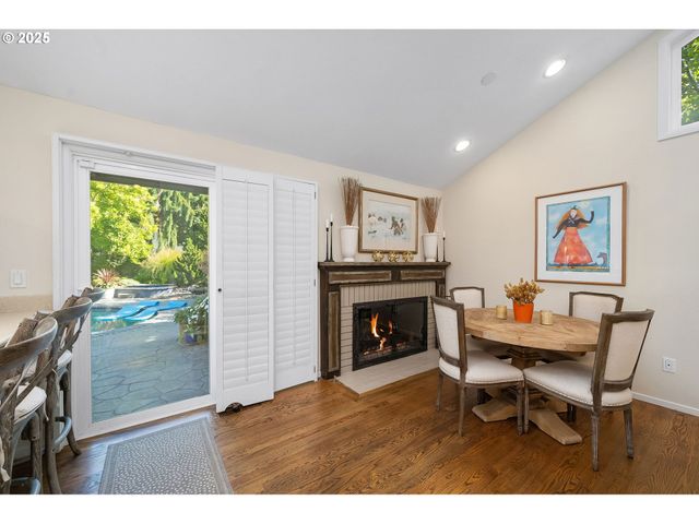 11330 Sw LYNNVALE Dr, Portland, OR 97225