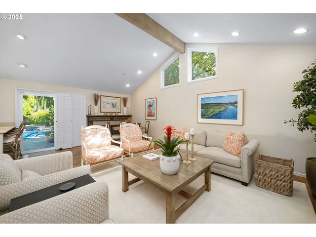 11330 Sw LYNNVALE Dr, Portland, OR 97225