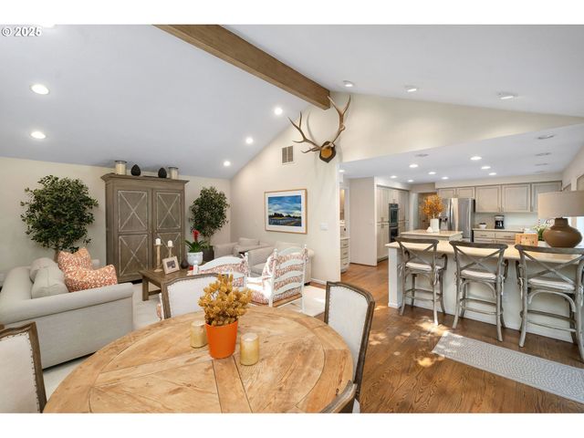 11330 Sw LYNNVALE Dr, Portland, OR 97225