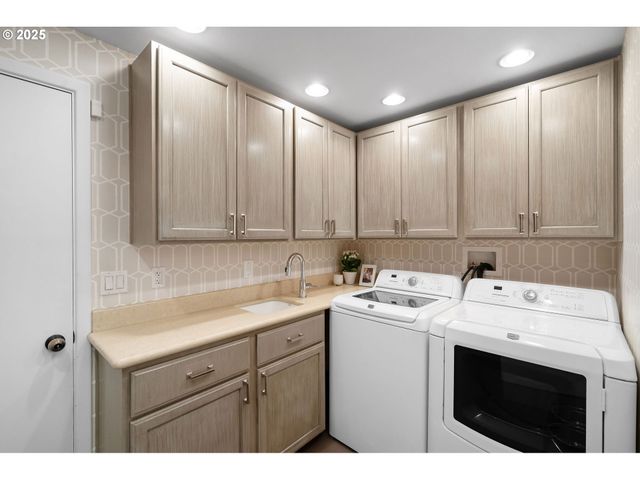 11330 Sw LYNNVALE Dr, Portland, OR 97225