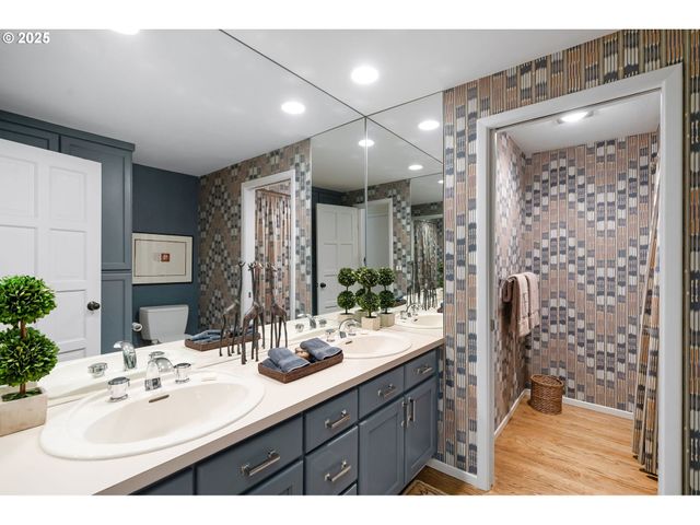 11330 Sw LYNNVALE Dr, Portland, OR 97225