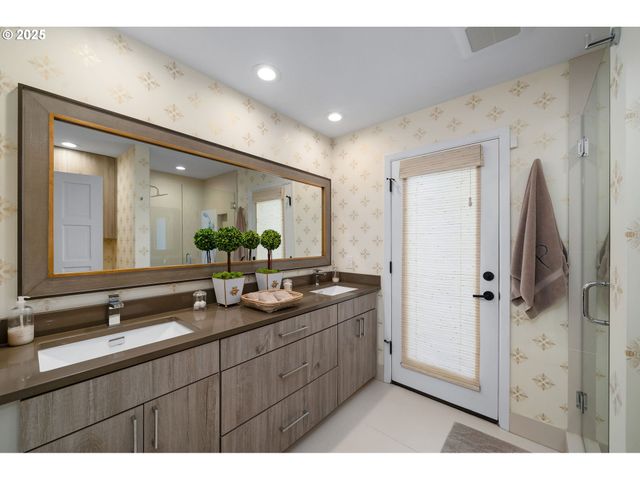 11330 Sw LYNNVALE Dr, Portland, OR 97225