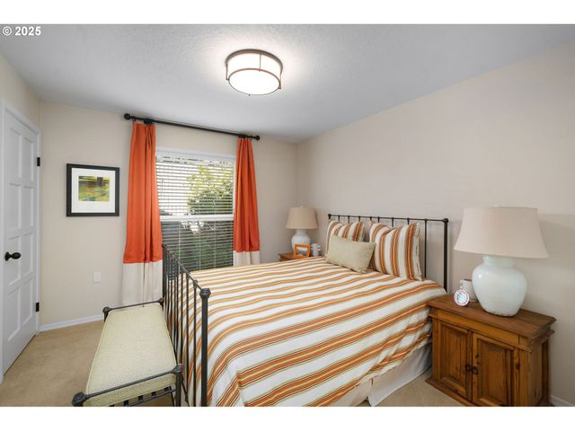 11330 Sw LYNNVALE Dr, Portland, OR 97225