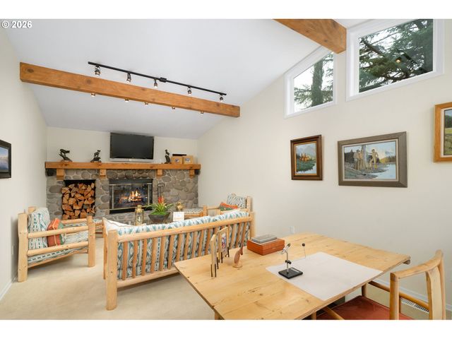 11330 Sw LYNNVALE Dr, Portland, OR 97225