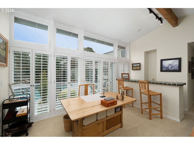 11330 Sw LYNNVALE Dr, Portland, OR 97225