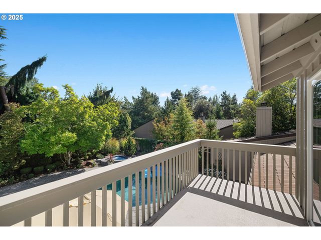 11330 Sw LYNNVALE Dr, Portland, OR 97225