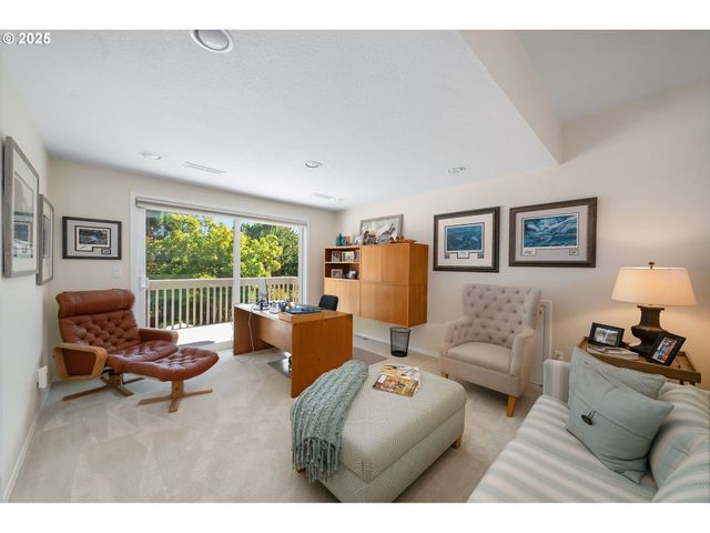 11330 Sw LYNNVALE Dr, Portland, OR 97225