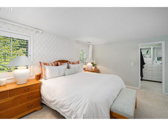 11330 Sw LYNNVALE Dr, Portland, OR 97225