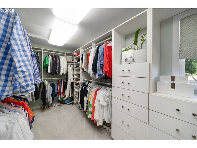 11330 Sw LYNNVALE Dr, Portland, OR 97225