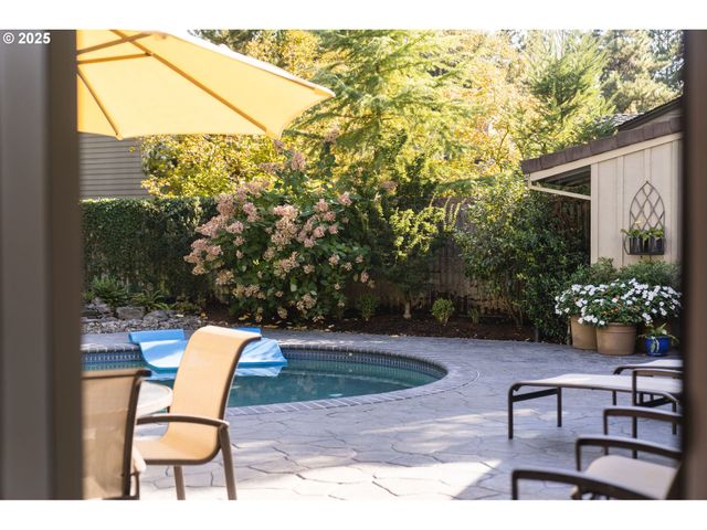 11330 Sw LYNNVALE Dr, Portland, OR 97225